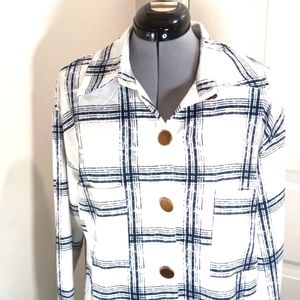 Women's  Sz med Navy /Blue graphic Style long Top with large buttons. Longsleeve